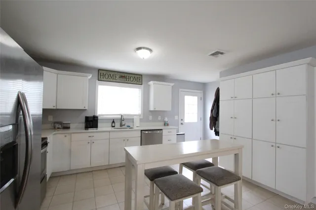 $624,990 | 275 Railroad Avenue, Center Moriches, NY 11934