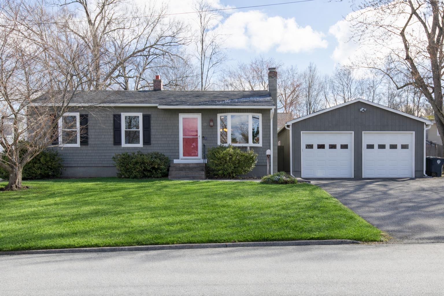 25 Meade Street Nashua, NH 03064 - Photo 1 of 49