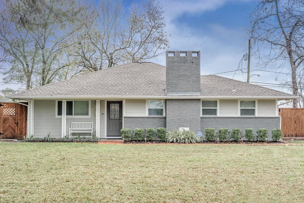 331 West 30th Street Houston, TX 77018 - Photo 2 of 29