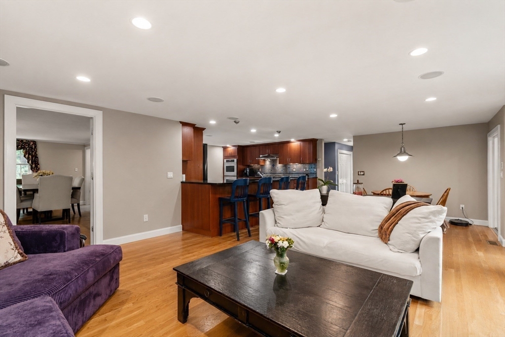 42 Sheridan Road Wellesley, MA 02481 - Photo 12 of 35 Gallery Image 12