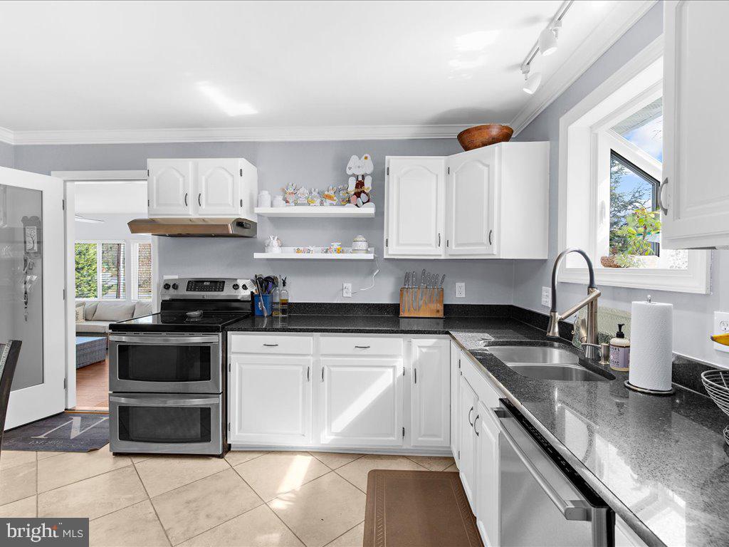 8195 Old Mill Road Pasadena, MD 21122 - Photo 13 of 51 ...plenty of counter space