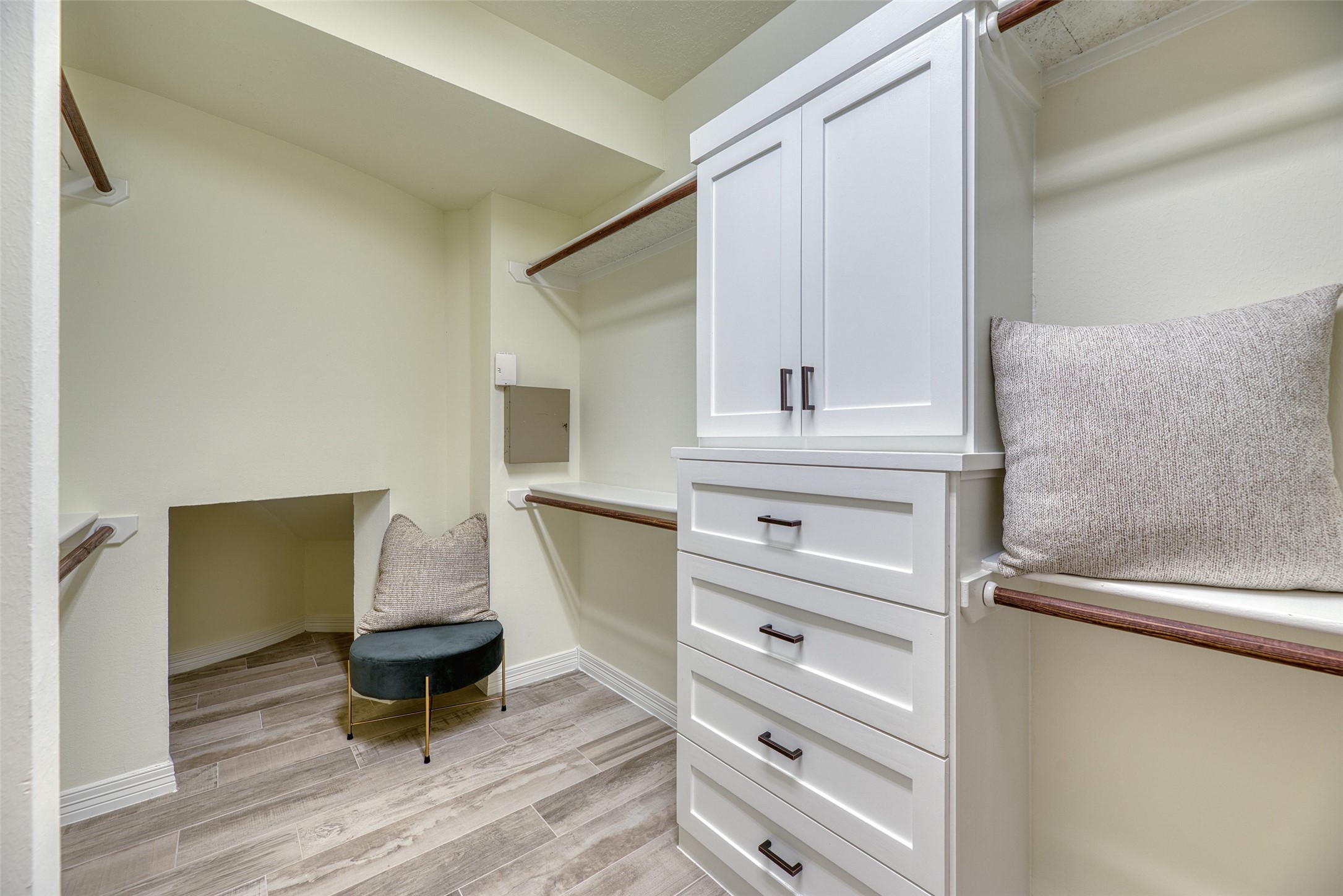 911 Chisel Point Drive Houston, TX 77094 - Photo 26 of 50 Secondary view of the primary closet with cozy seating nook and ample hanging space. Elegant finishes complement the suite’s luxurious feel.
