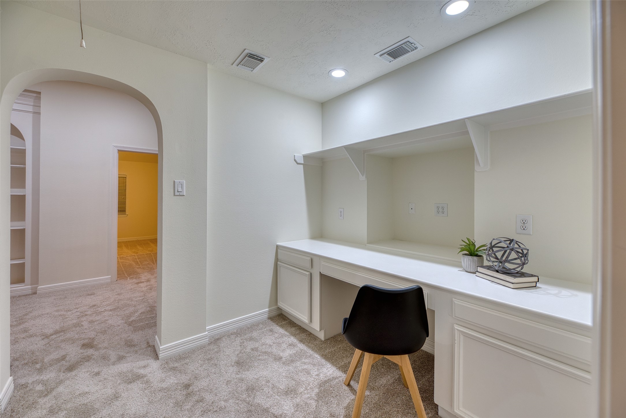 911 Chisel Point Drive Houston, TX 77094 - Photo 36 of 50 Alternate view of the built-in desk area showing arched entryway and proximity to upstairs bedrooms.