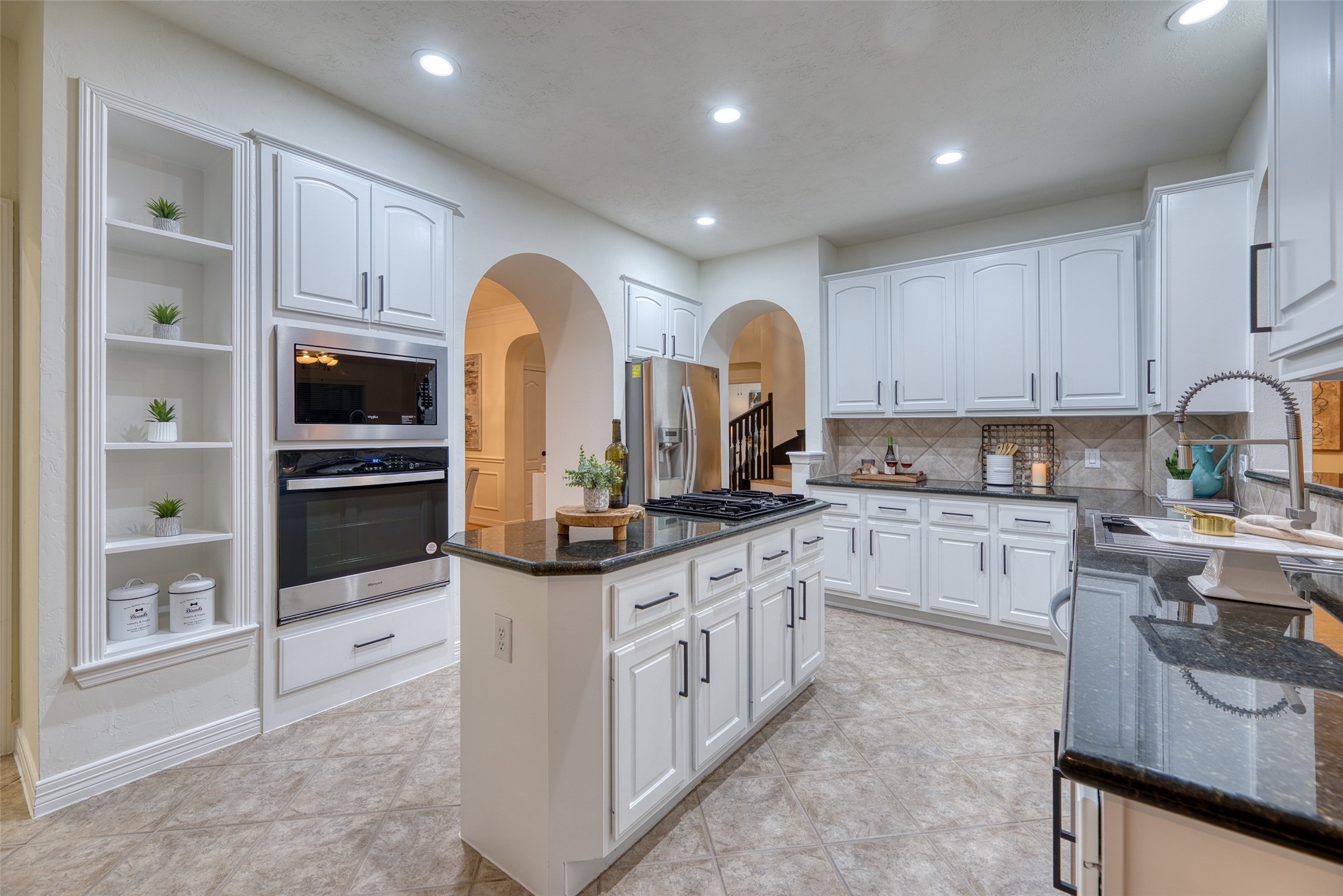 911 Chisel Point Drive Houston, TX 77094 - Photo 4 of 50 Generous kitchen layout with a central island, granite surfaces, and extensive cabinetry. Designed for both cooking and entertaining with ease.