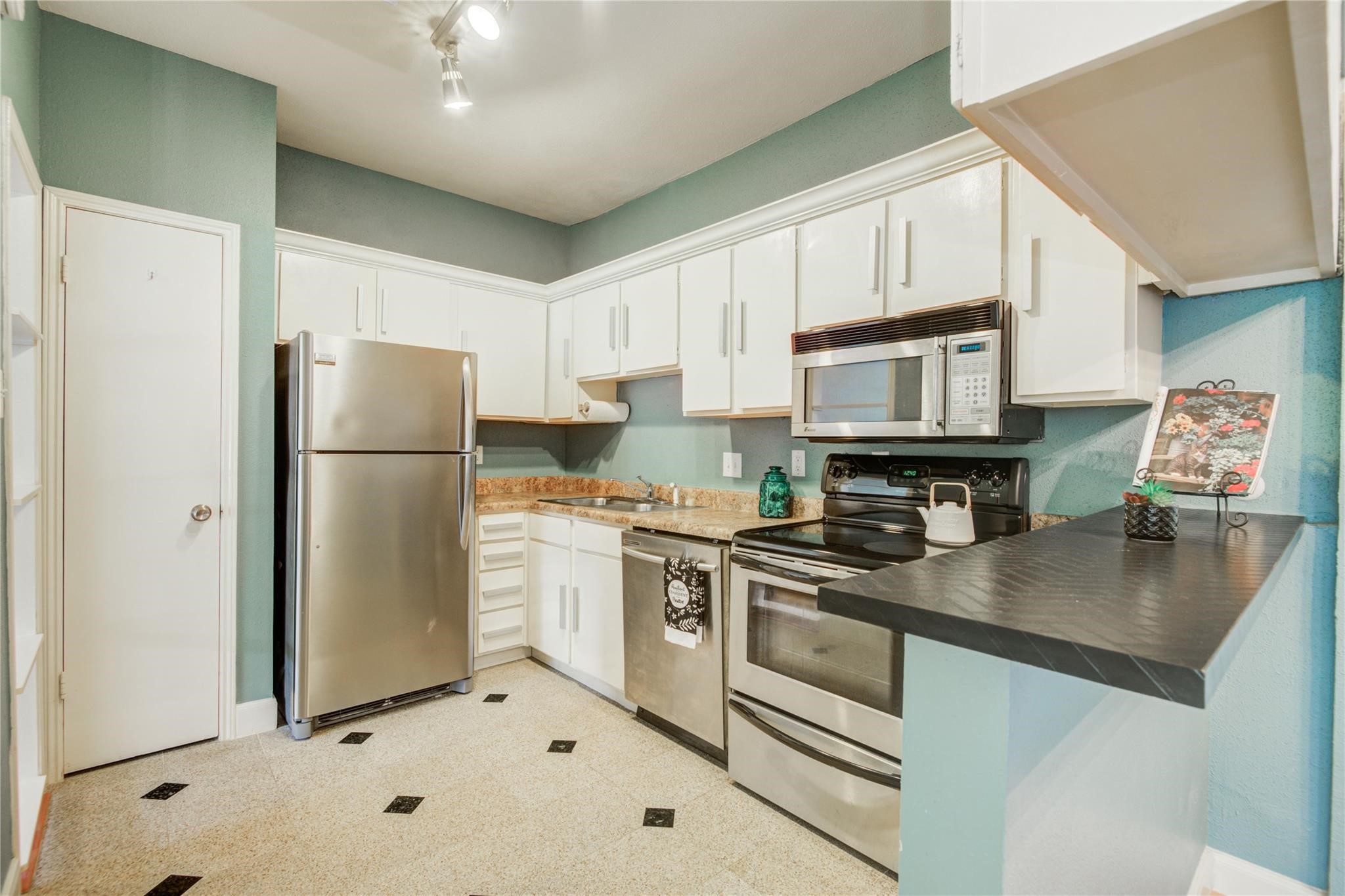 2100 Tanglewilde Street, Unit 349 Houston, TX 77063 - Photo 9 of 21