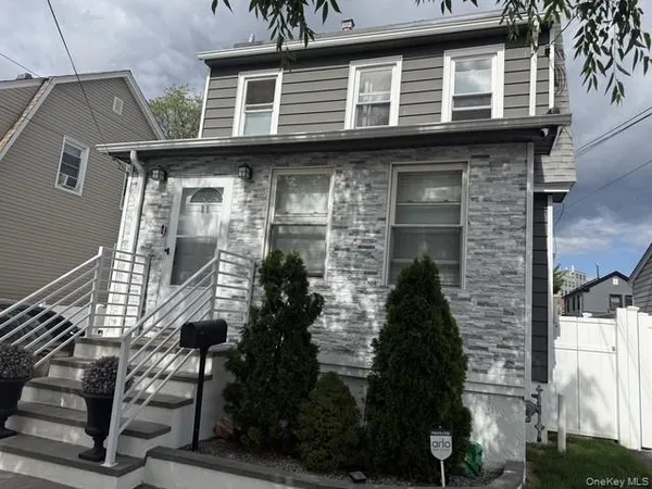 $1,199,000 | 29 Cambridge Street, Unit 1, Valley Stream, NY 11581
