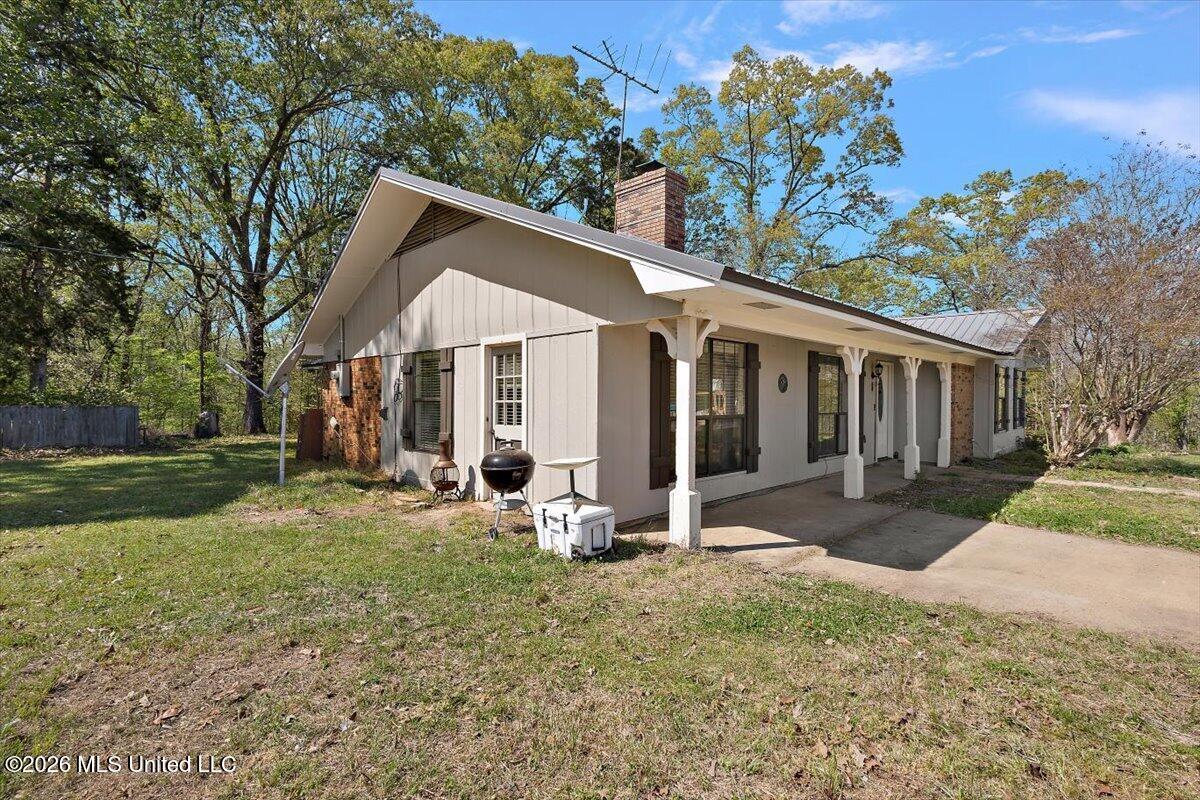 2081 Johnston Road Benton, MS 39039 - Photo 2 of 32 04-HTP_6012