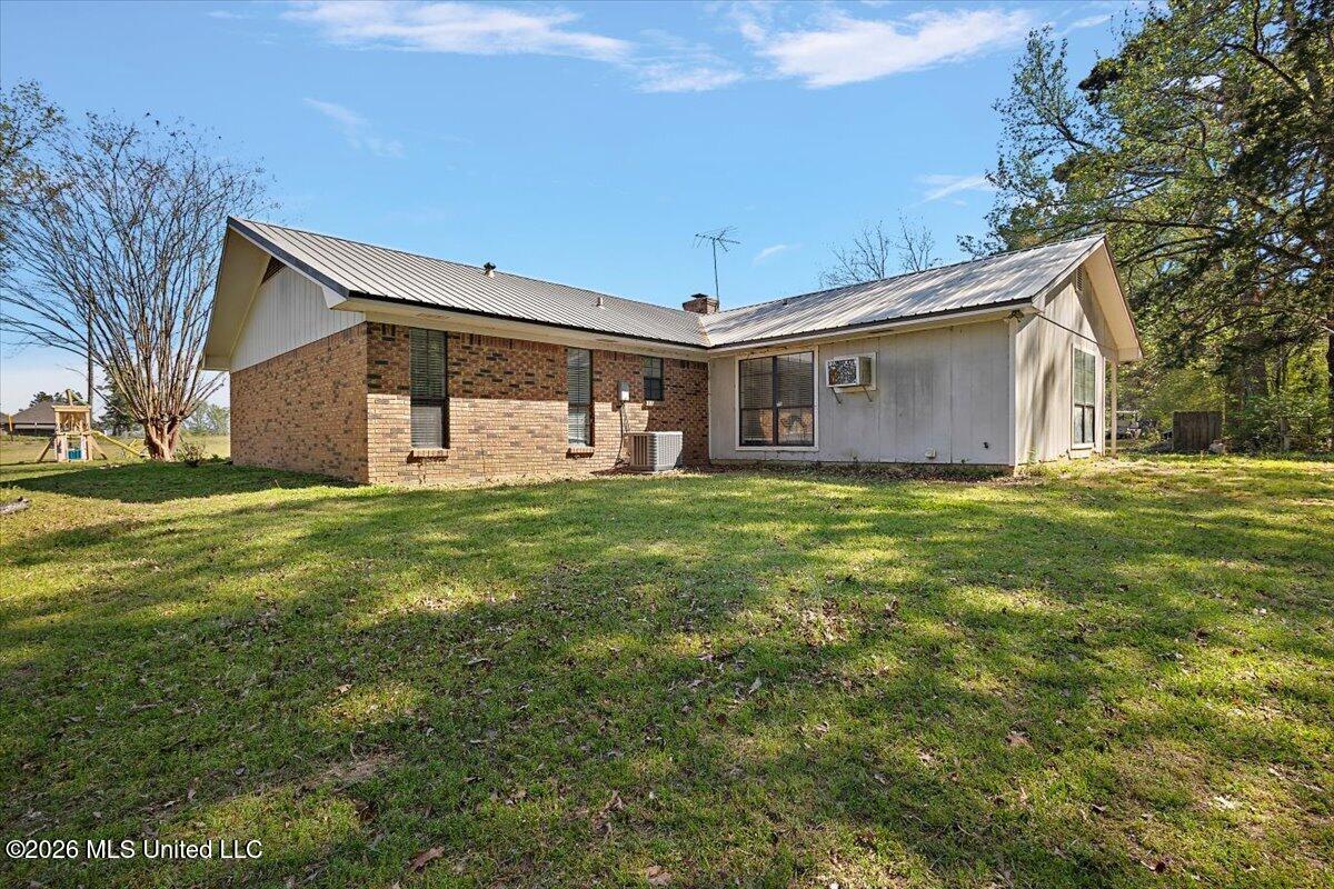 2081 Johnston Road Benton, MS 39039 - Photo 21 of 32 28-HTP_6079