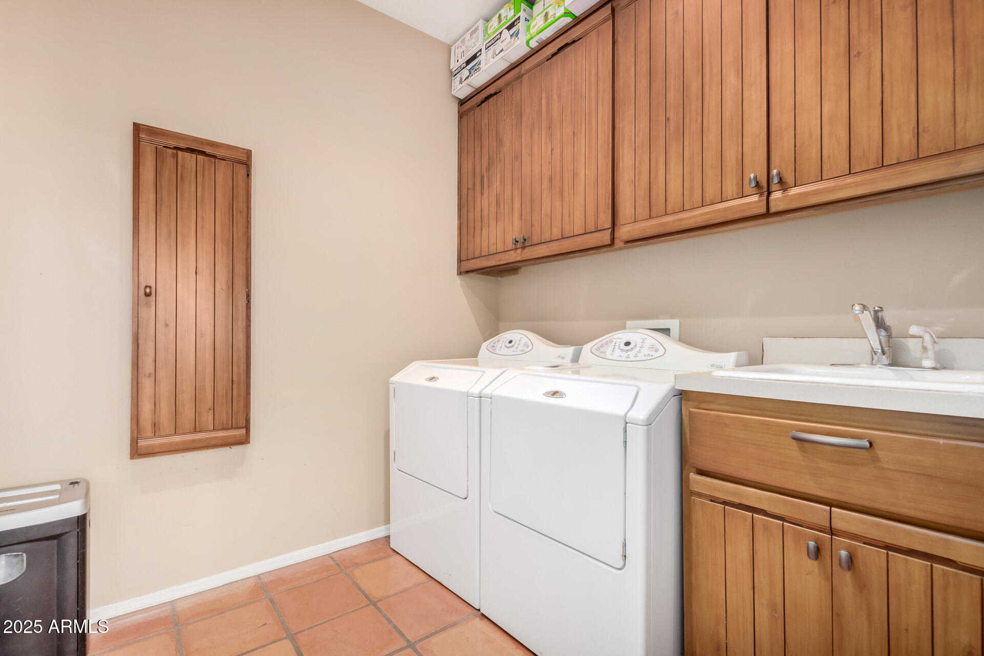 31 West Beryl Avenue Phoenix, AZ 85021 - Photo 35 of 65 a utility room with dryer and washer
