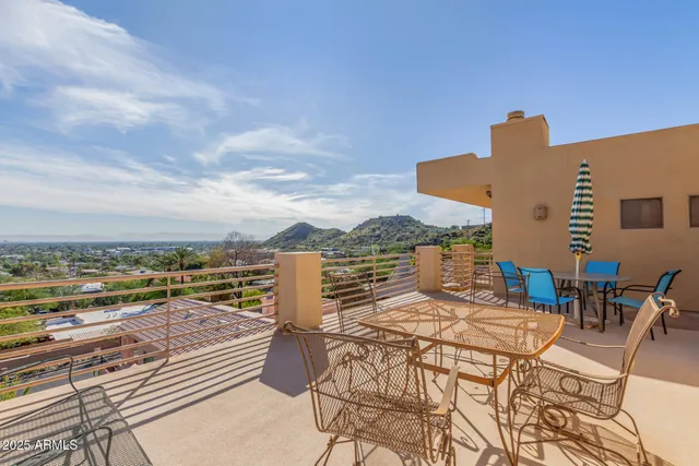 a water fountain sitting in the middle of a building
