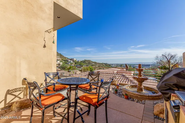 a view of a tennis court