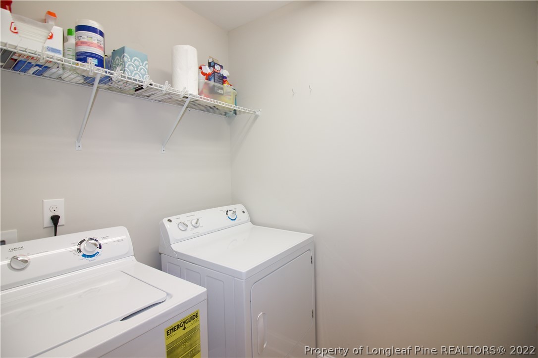 202 Sandy Springs Road Aberdeen, NC 28315 - Photo 20 of 44 a utility room with dryer and washer
