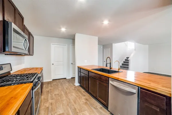 $1,800 | 10054 Bur Sedge, San Antonio, TX 78254