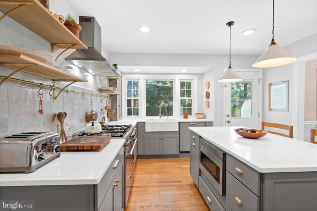 $862,500 | 8423 Fort Hunt Road, Alexandria, VA 22308