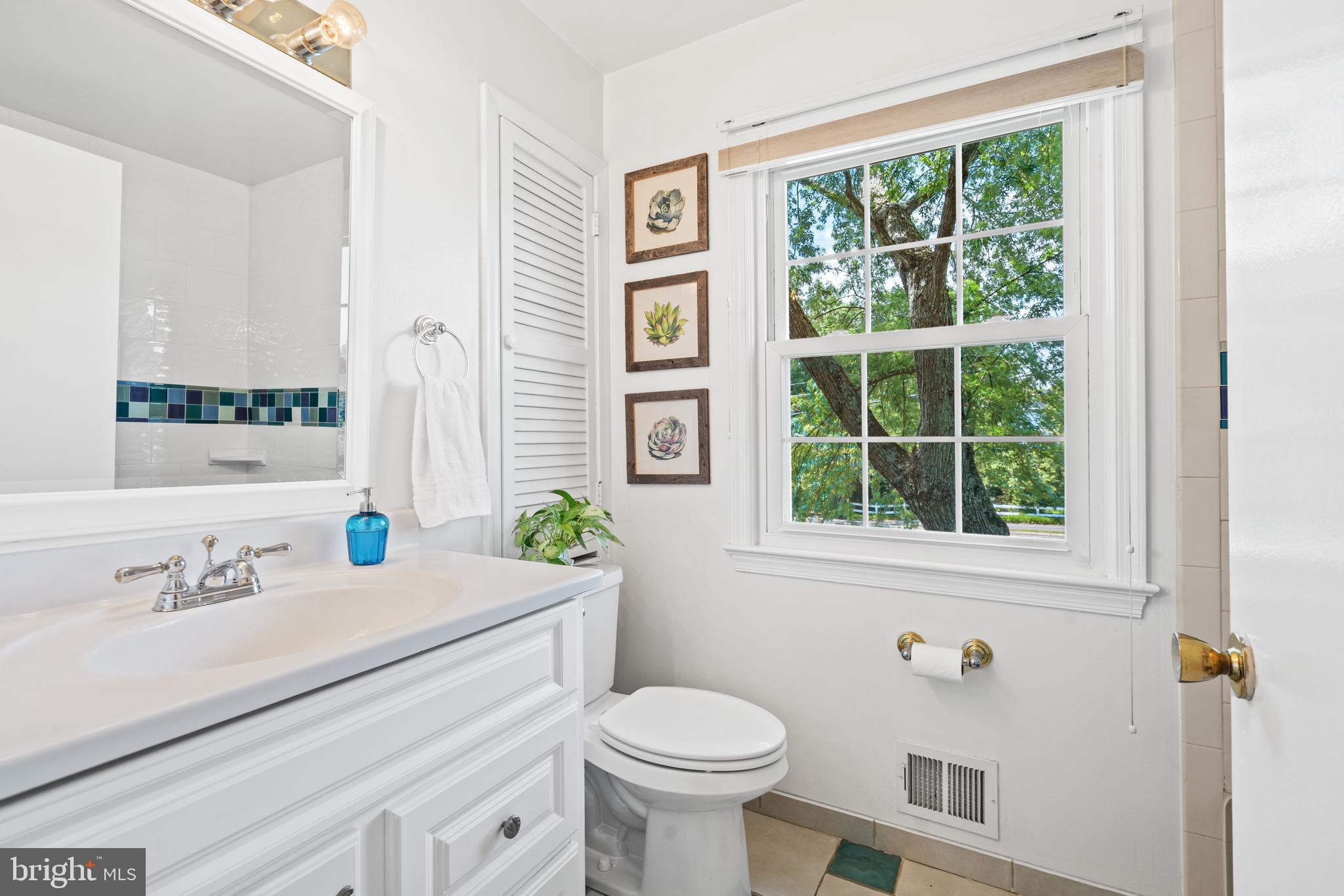 8423 Fort Hunt Road Alexandria, VA 22308 - Photo 29 of 39 Hall bathroom on bedroom level.