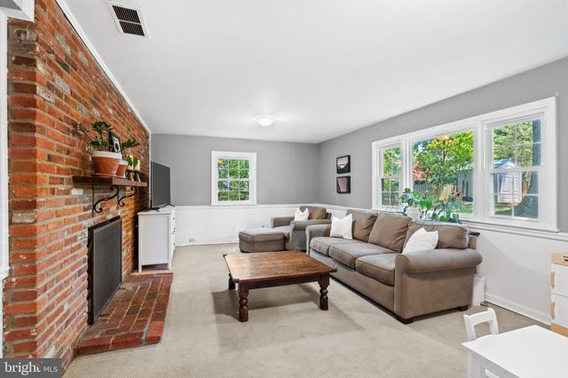 $862,500 | 8423 Fort Hunt Road, Alexandria, VA 22308