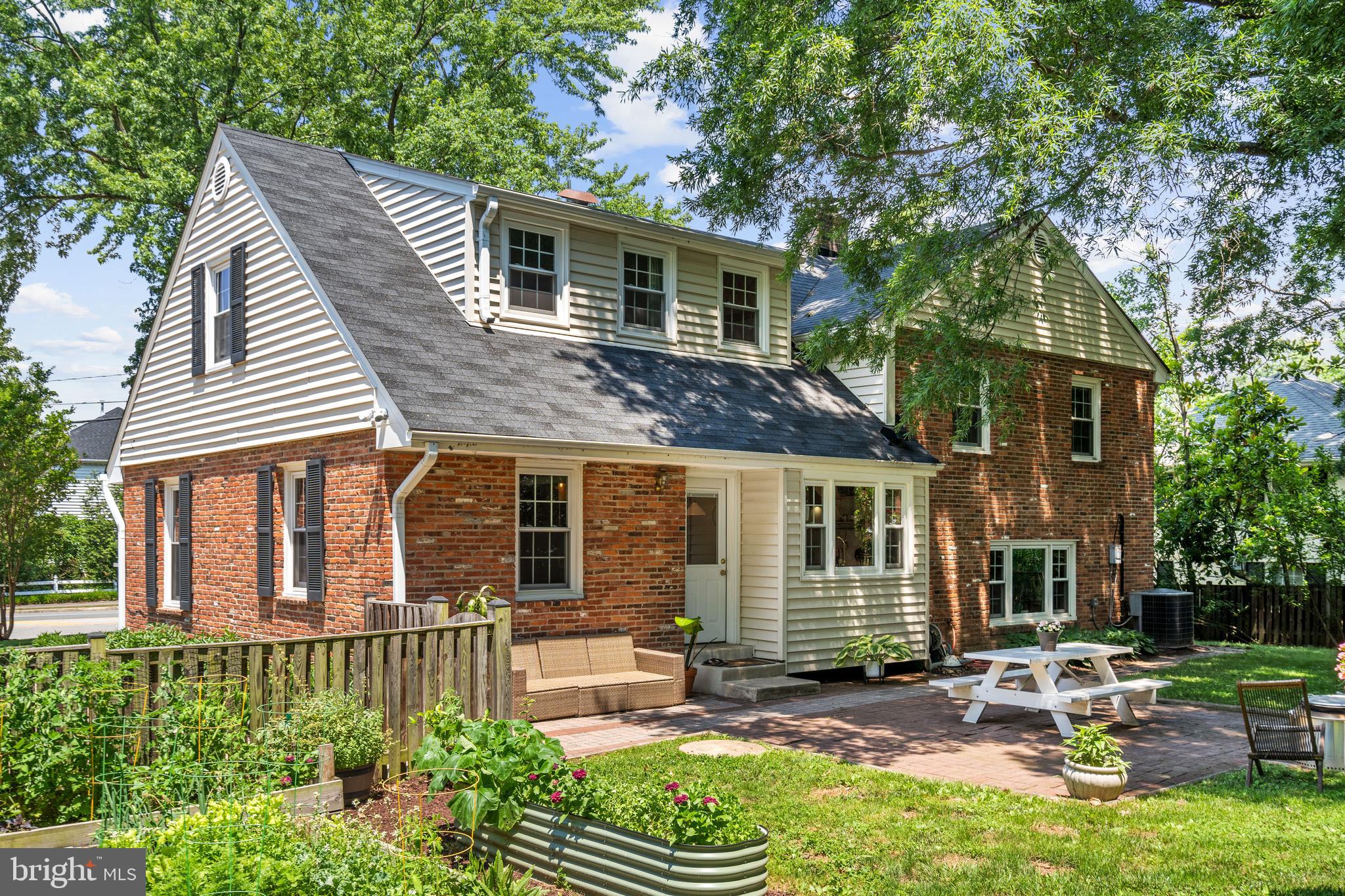 8423 Fort Hunt Road Alexandria, VA 22308 - Photo 36 of 39 Garden views!