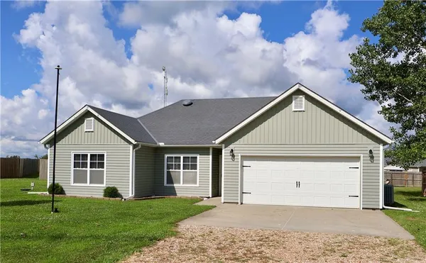 $279,500 | 396 Southeast 981st Road, Knob Noster, MO 65336