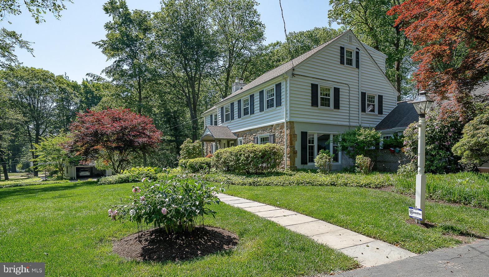734 Woodcrest Road Wayne, PA 19087 - Photo 3 of 37 Slate walkway to enter the home