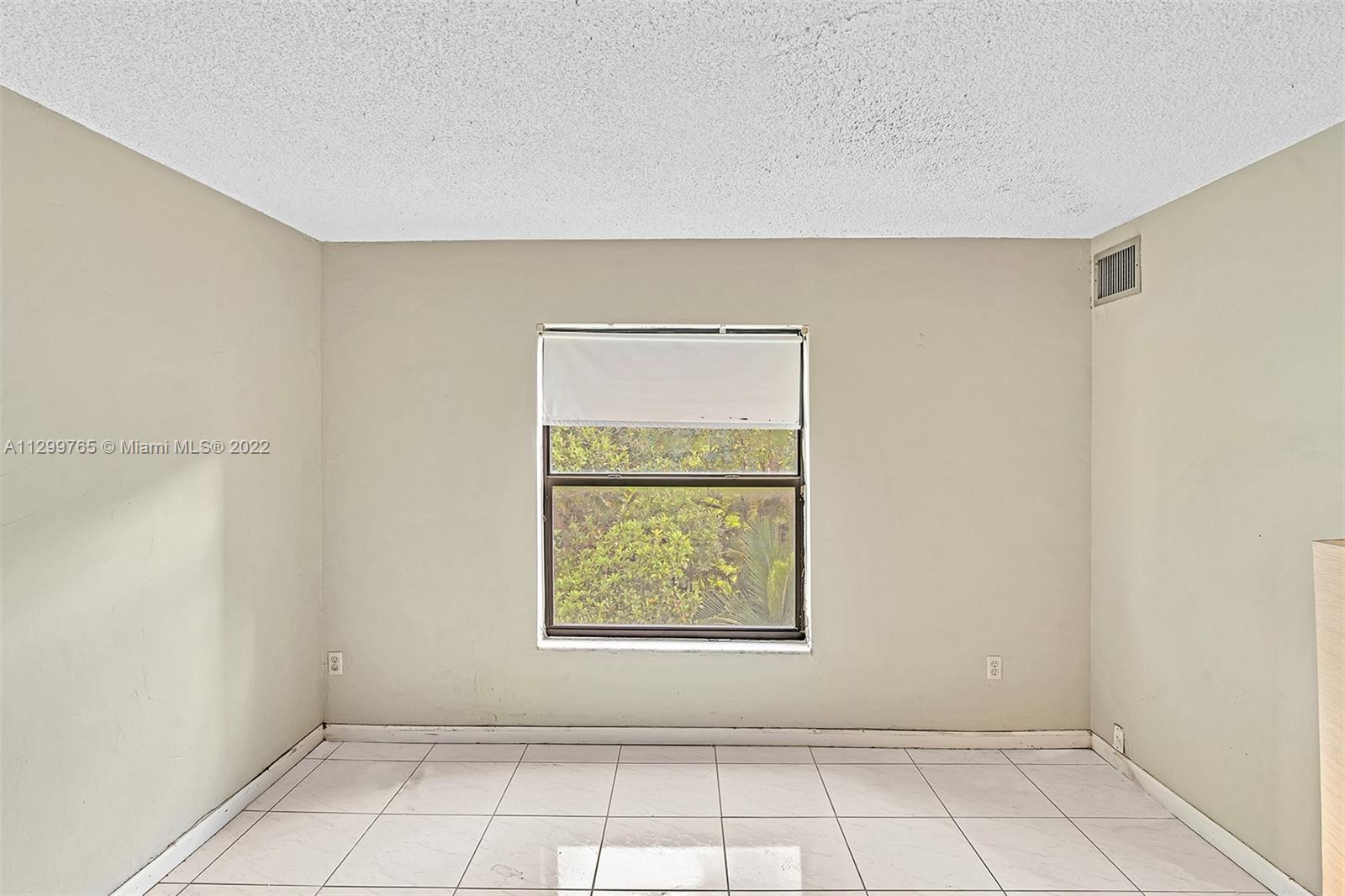 2201 Brickell Avenue, Unit 89 Miami, FL 33129 - Photo 29 of 56 an empty room with a window