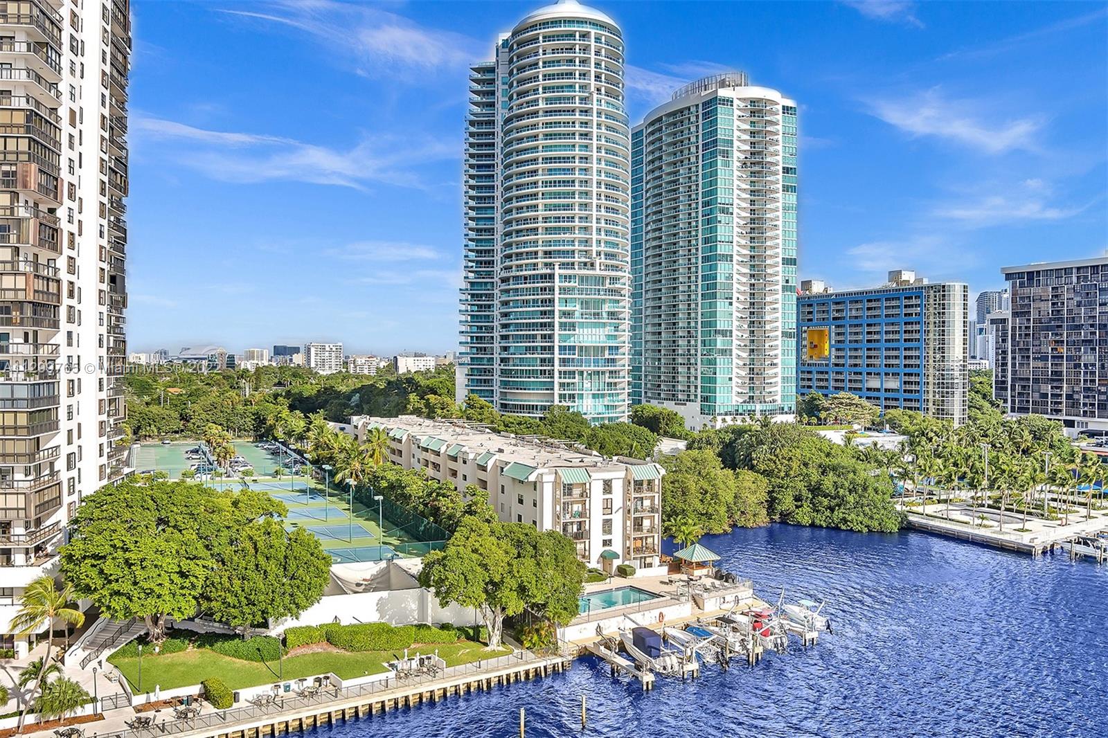 2201 Brickell Avenue, Unit 89 Miami, FL 33129 - Photo 49 of 56 a view of a balcony and yard