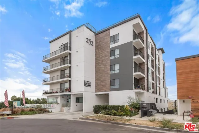 $2,750 | 252 North Hoover Street, Unit 502, Los Angeles, CA 90004