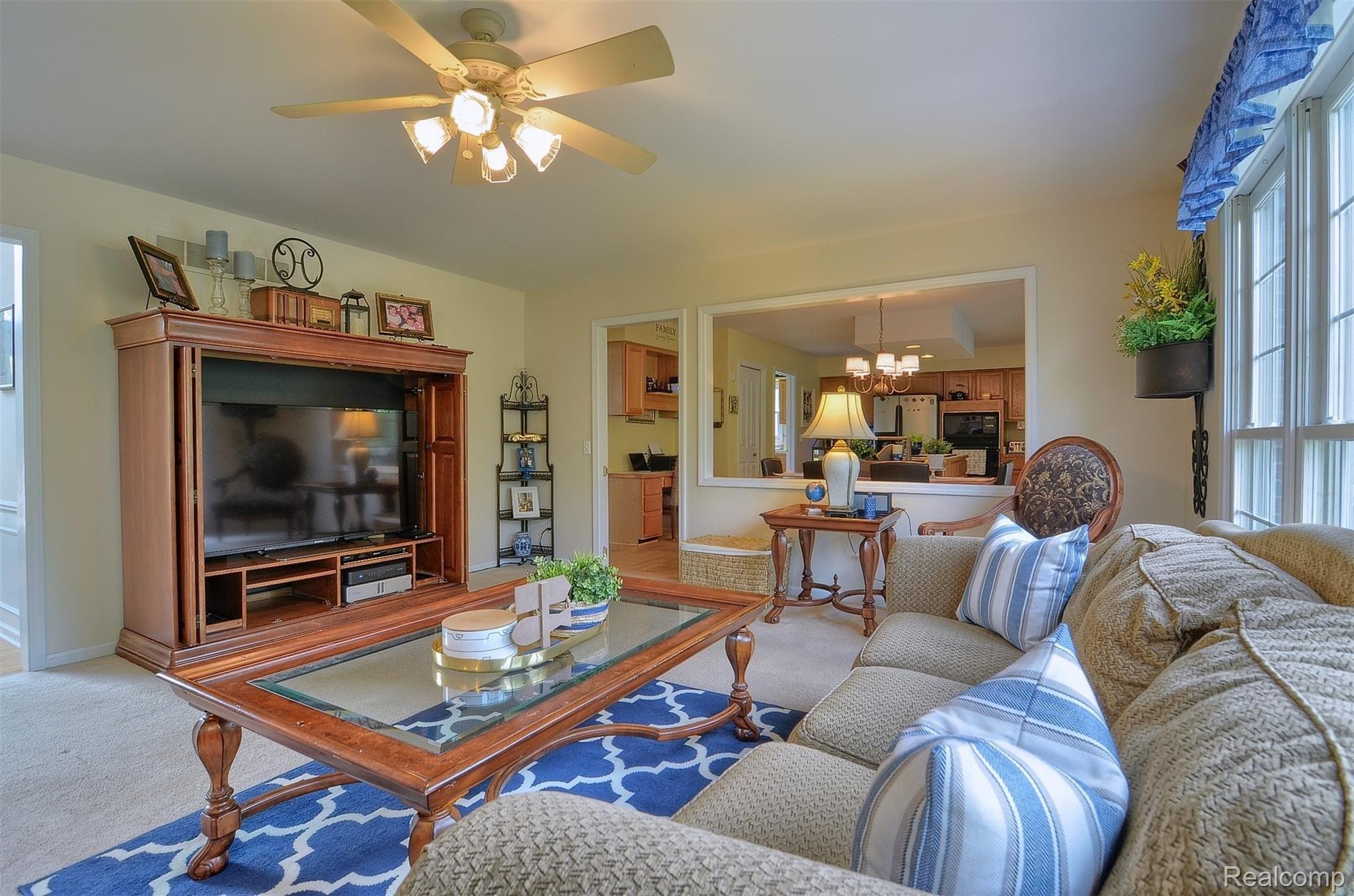 4936 Manchester Court Rochester, MI 48306 - Photo 22 of 51 22-Family Room 2nd View.jpg