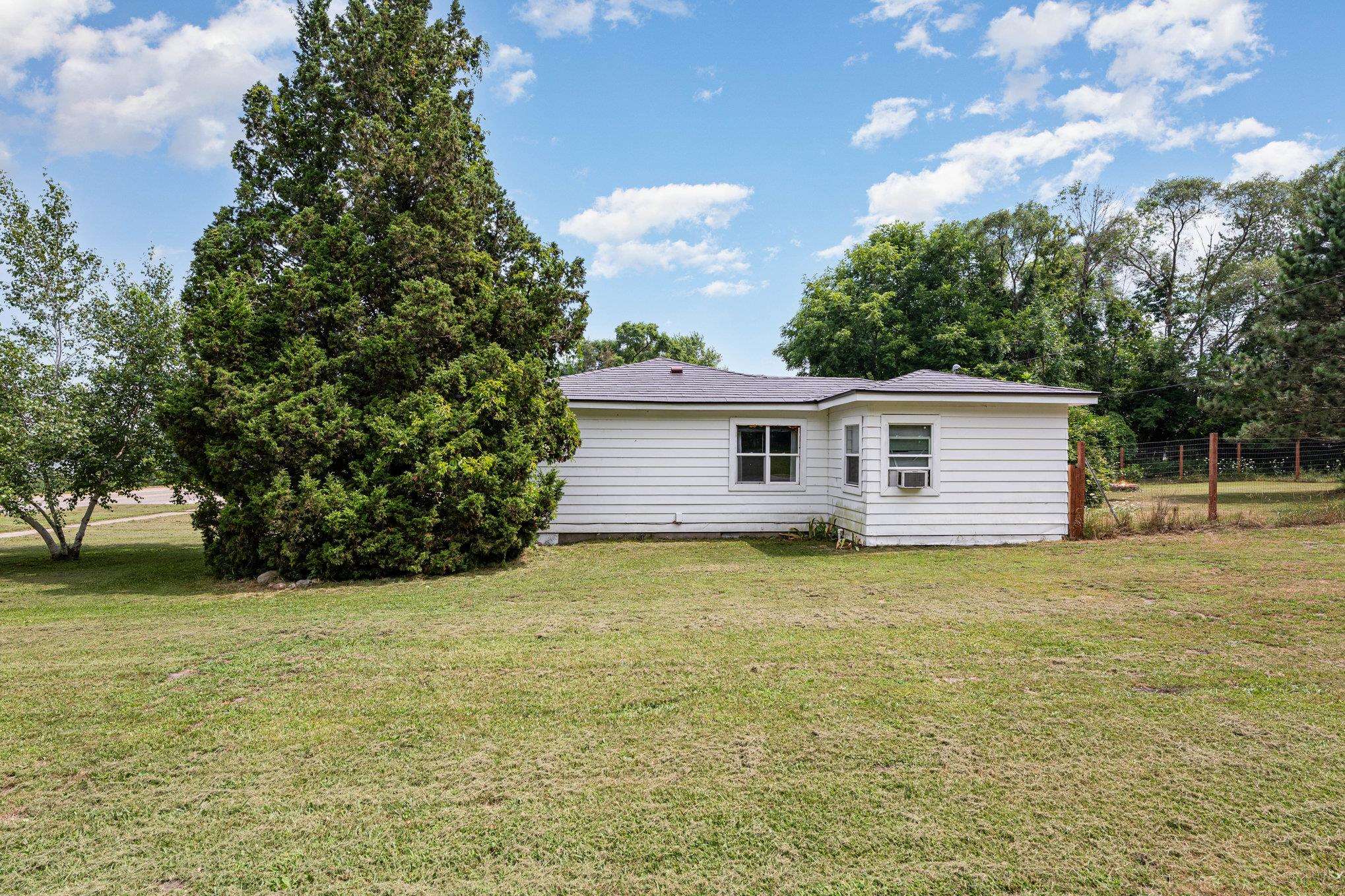 235 Riverside Drive Alma, MI 48801 - Photo 22 of 26 1937016-1177cc17-88bd-44d2-918f-2f073e272aa8.JPG