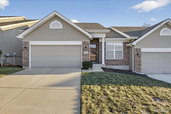 $277,500 | 1716 Preston Centre Drive, Fenton, MO 63026