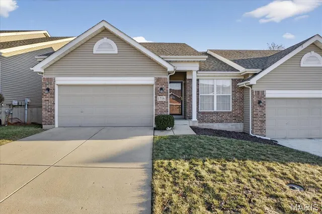 $285,000 | 1716 Preston Centre Drive, Fenton, MO 63026
