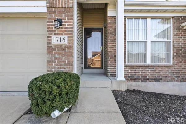 $277,500 | 1716 Preston Centre Drive, Fenton, MO 63026