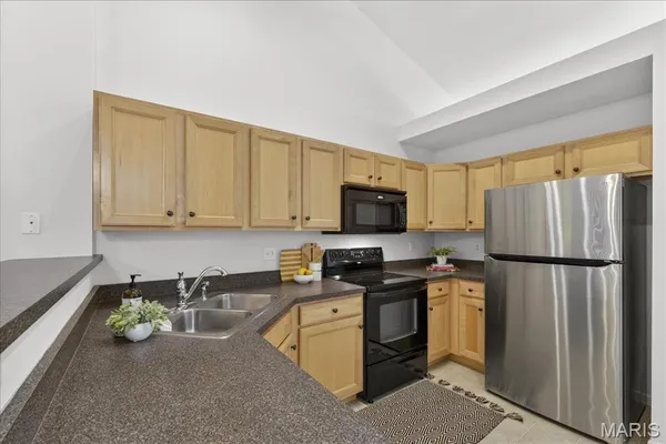 $277,500 | 1716 Preston Centre Drive, Fenton, MO 63026