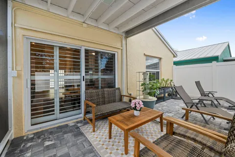 $695,000 | 240 Northwest 40th Avenue, Delray Beach, FL 33445