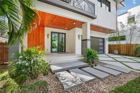 $2,199,000 | 809 Southwest 12th Avenue, Fort Lauderdale, FL 33312