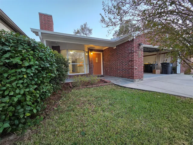 $1,550 | 42 Silver Creek Drive, Conroe, TX 77301