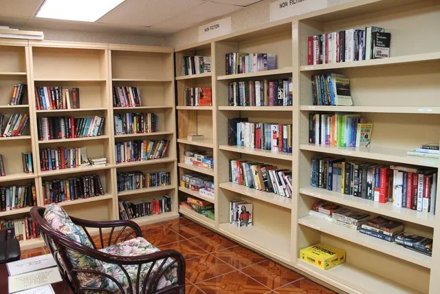 $2,000 | 438 Lake Carol Drive, West Palm Beach, FL 33411