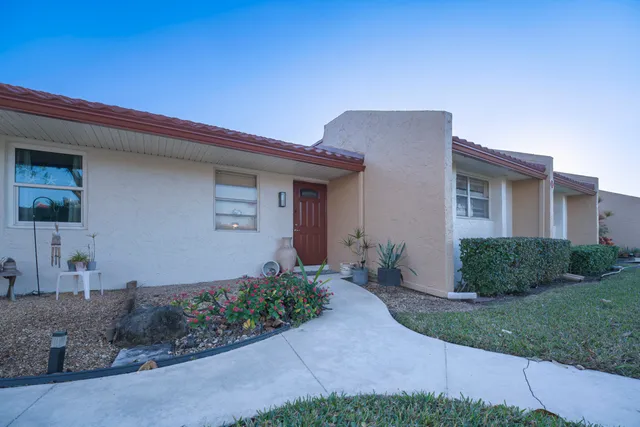 $2,000 | 438 Lake Carol Drive, West Palm Beach, FL 33411