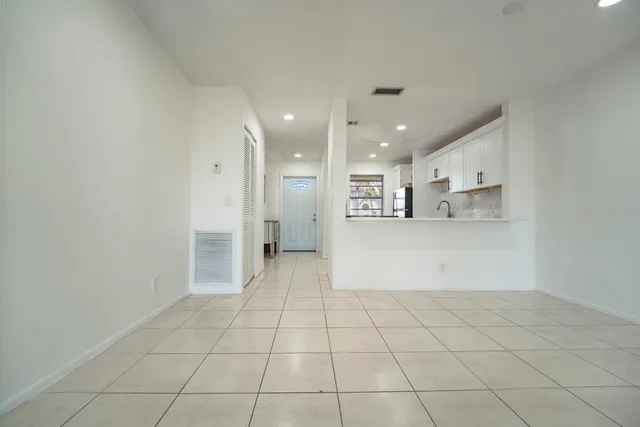 $2,000 | 438 Lake Carol Drive, West Palm Beach, FL 33411