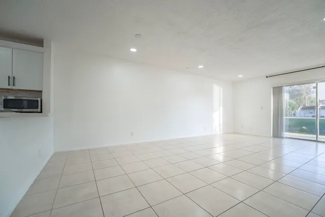 $2,000 | 438 Lake Carol Drive, West Palm Beach, FL 33411