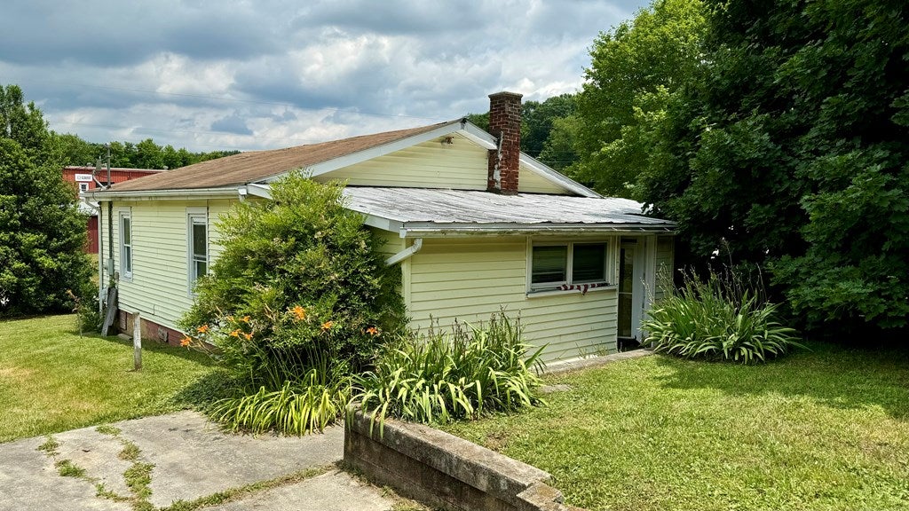 2225 West Ridge Road Wytheville, VA 24382 - Photo 4 of 28 Gallery Image 4