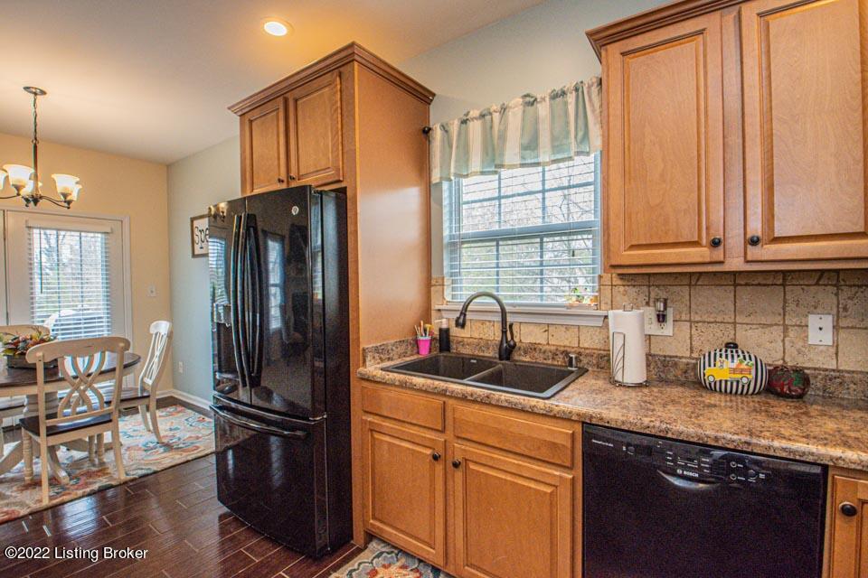 10205 Vantage Road Louisville, KY 40299 - Photo 8 of 30 011_Kitchen