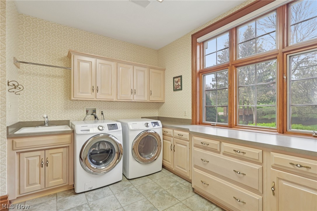 2850 Roundhill Road Akron, OH 44333 - Photo 14 of 47
