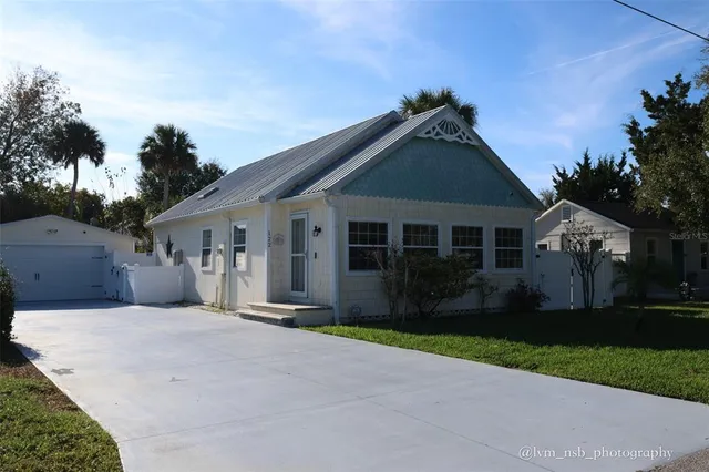 $299,000 | 122 New Hampshire Street, Edgewater, FL 32132