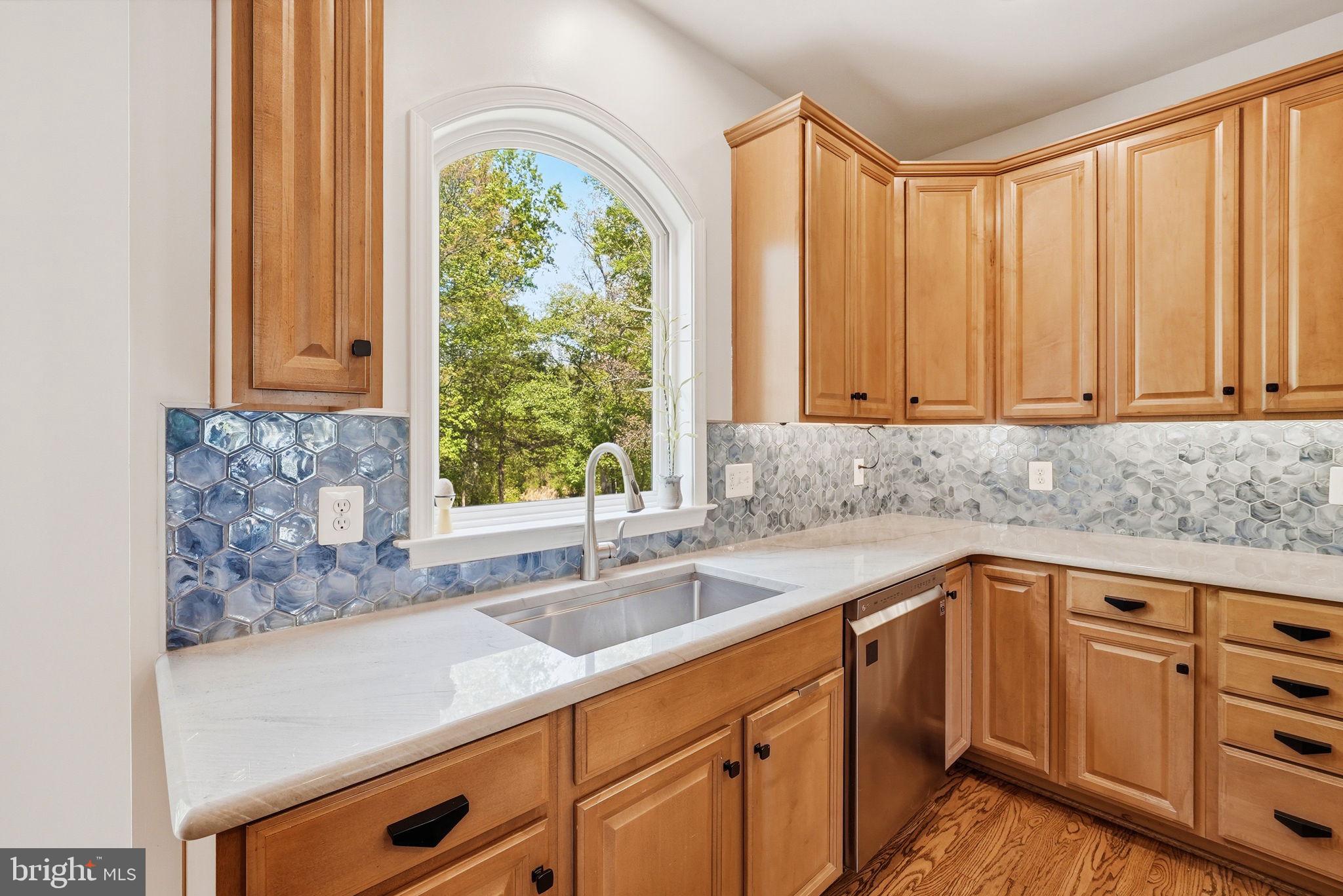 8315 Shimmering Rock Road Gainesville, VA 20155 - Photo 16 of 55 Kitchen with Window overlooking Backyard