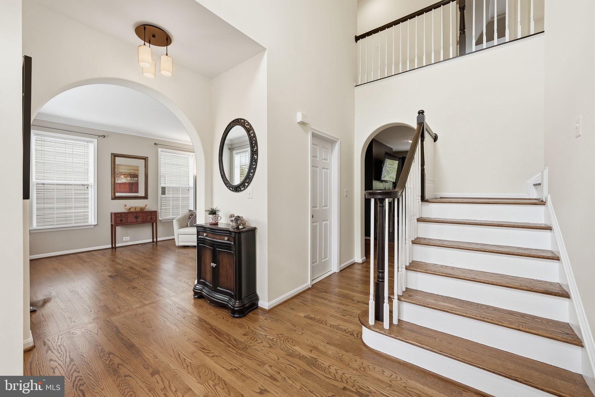 8315 Shimmering Rock Road Gainesville, VA 20155 - Photo 7 of 55 Foyer