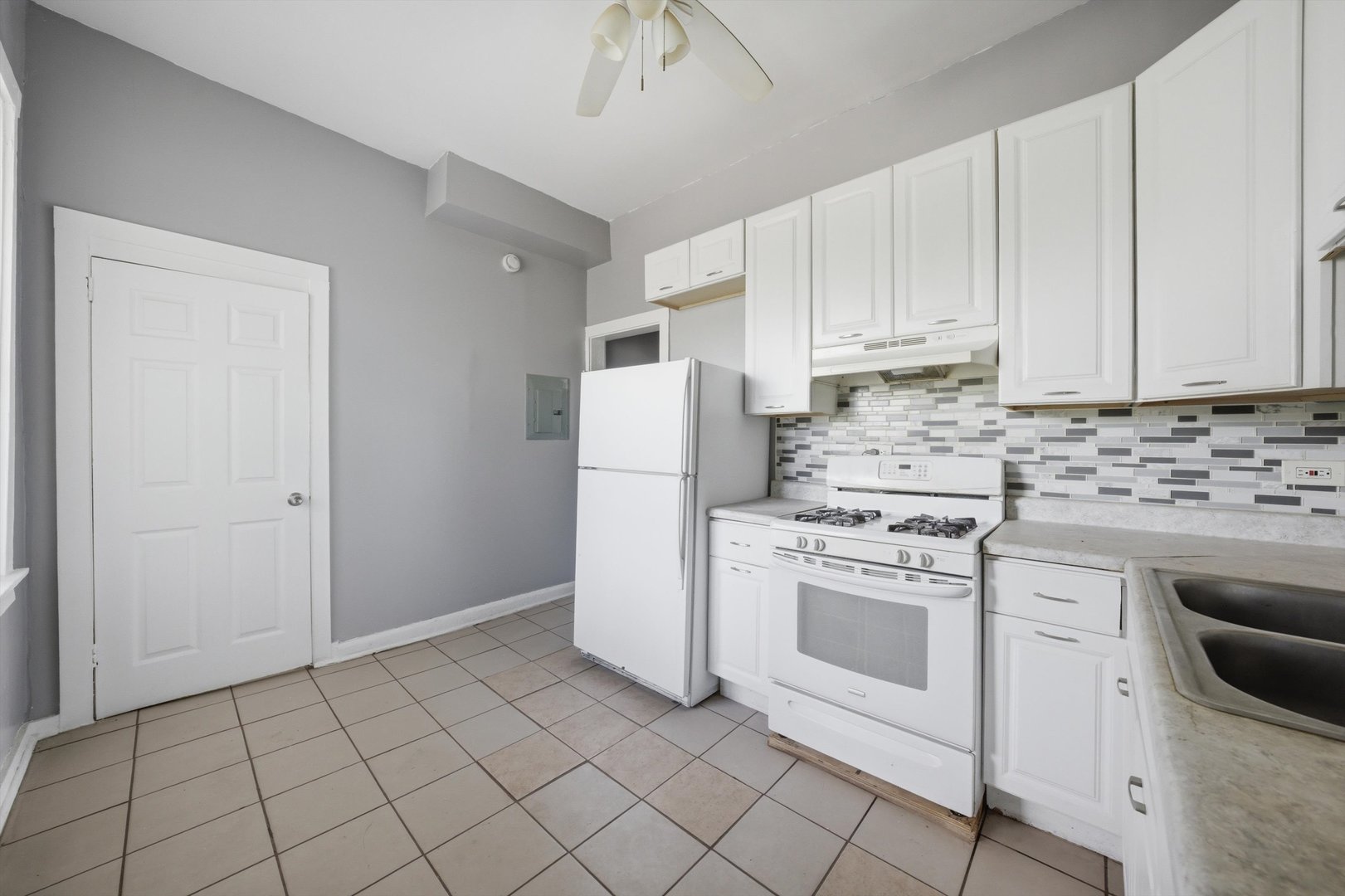 7056 South Parnell Avenue, Unit 3N Chicago, IL 60621 - Photo 8 of 12