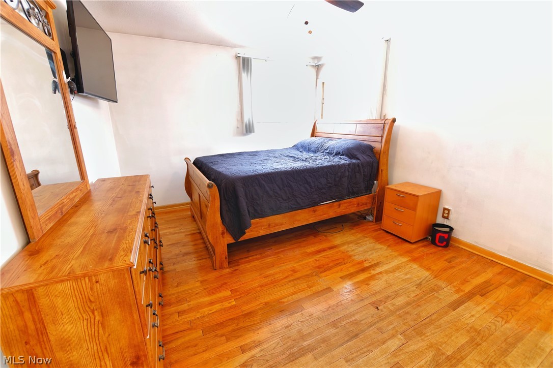 4378 Urban Road Cleveland, OH 44121 - Photo 12 of 24