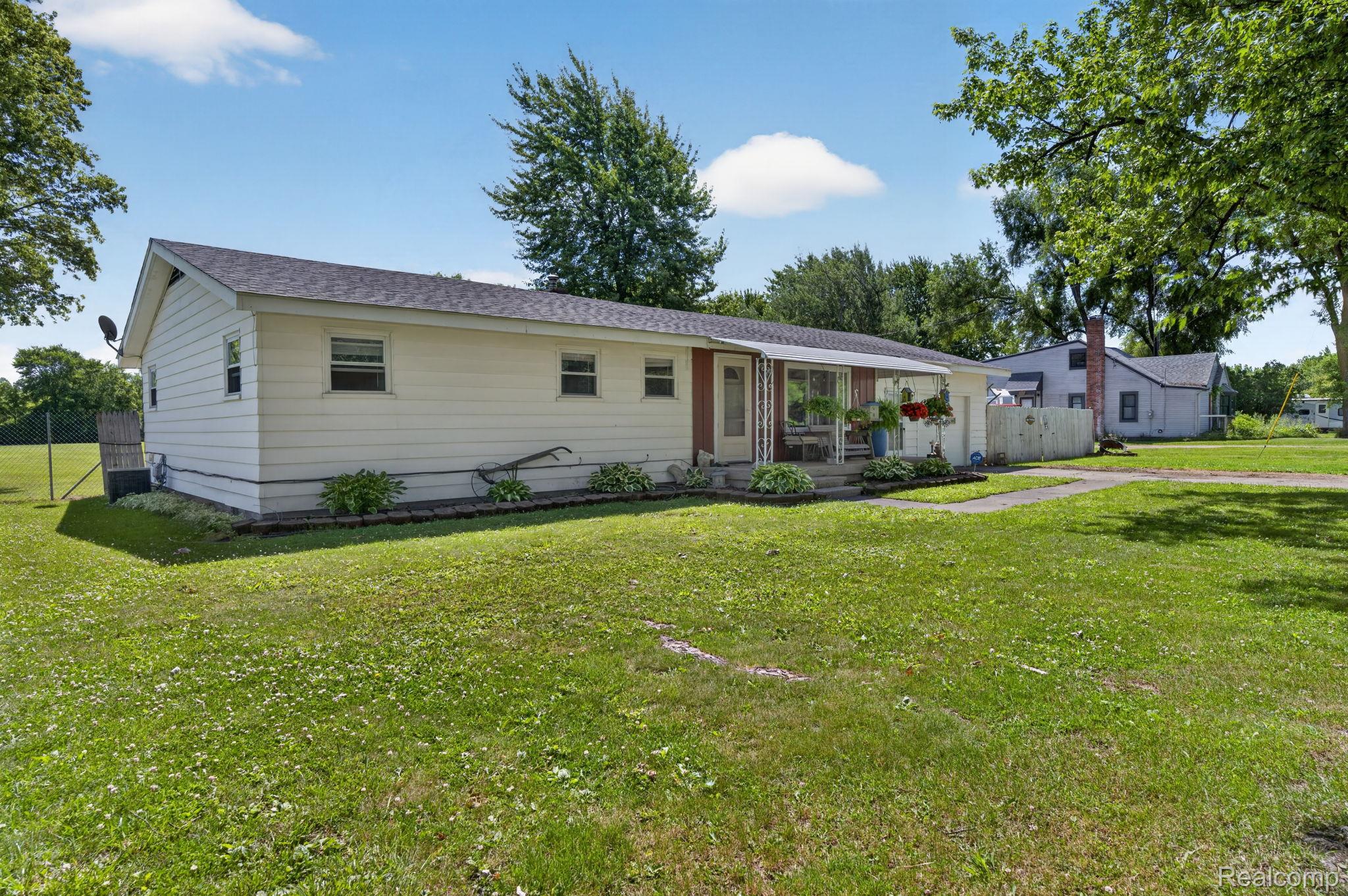 5233 Torrey Road Flint, MI 48507 - Photo 5 of 45 4-web-or-mls-DSC_5508.jpg