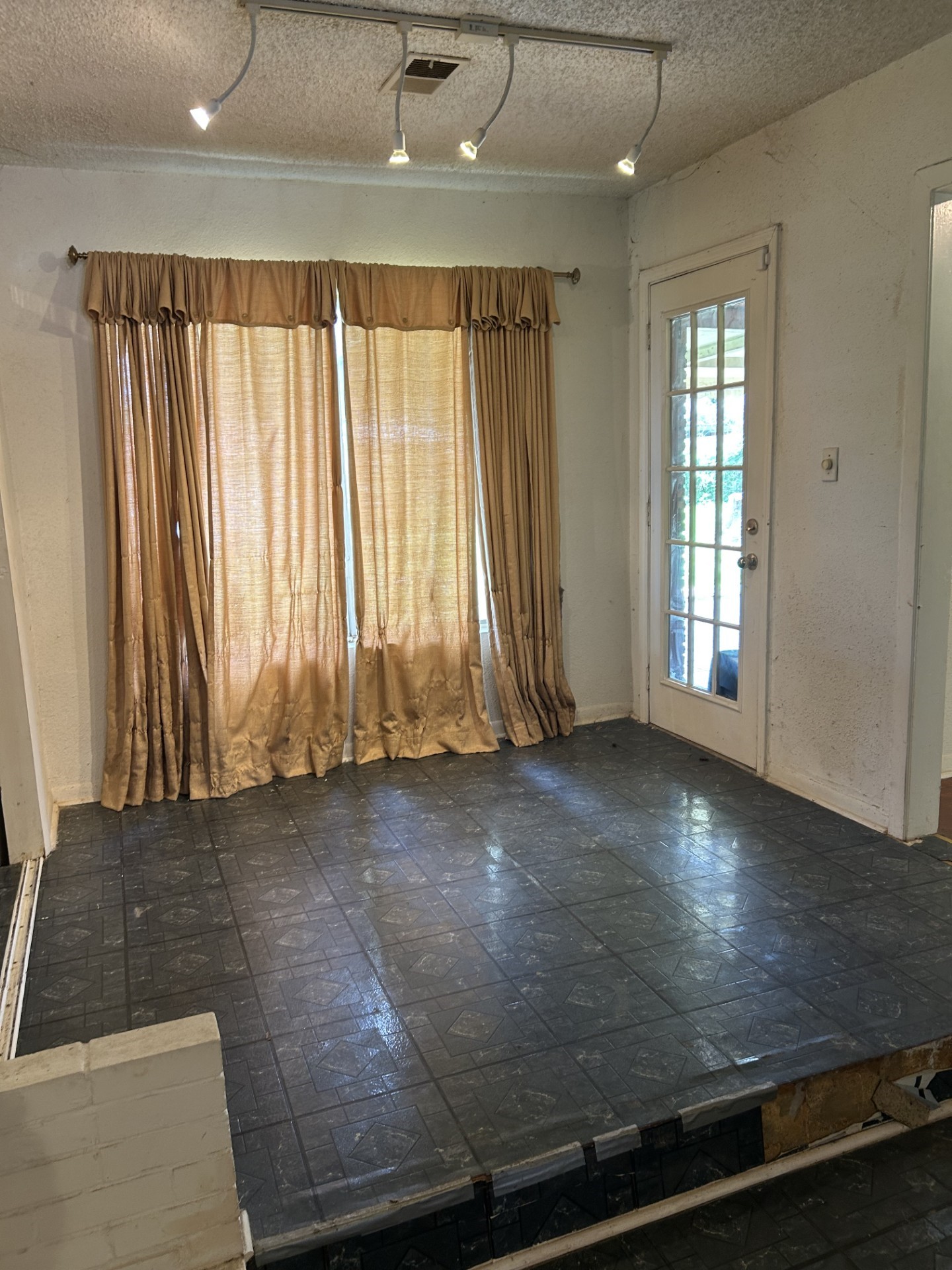 5711 Turtle Creek Road Houston, TX 77017 - Photo 9 of 25