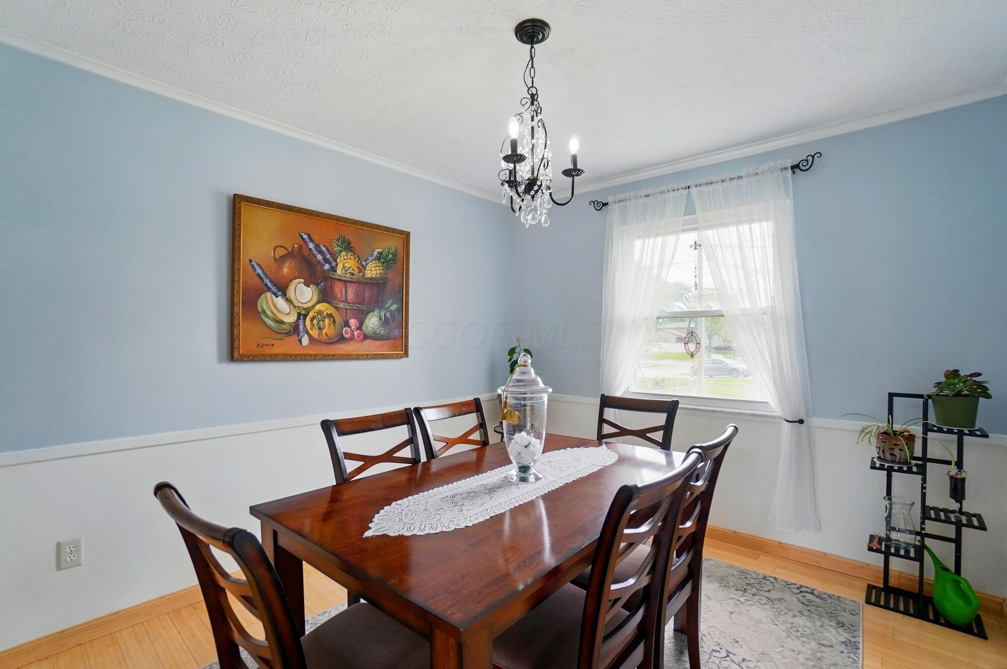 5508 Aspen Road Columbus, OH 43229 - Photo 8 of 40 Dining Room